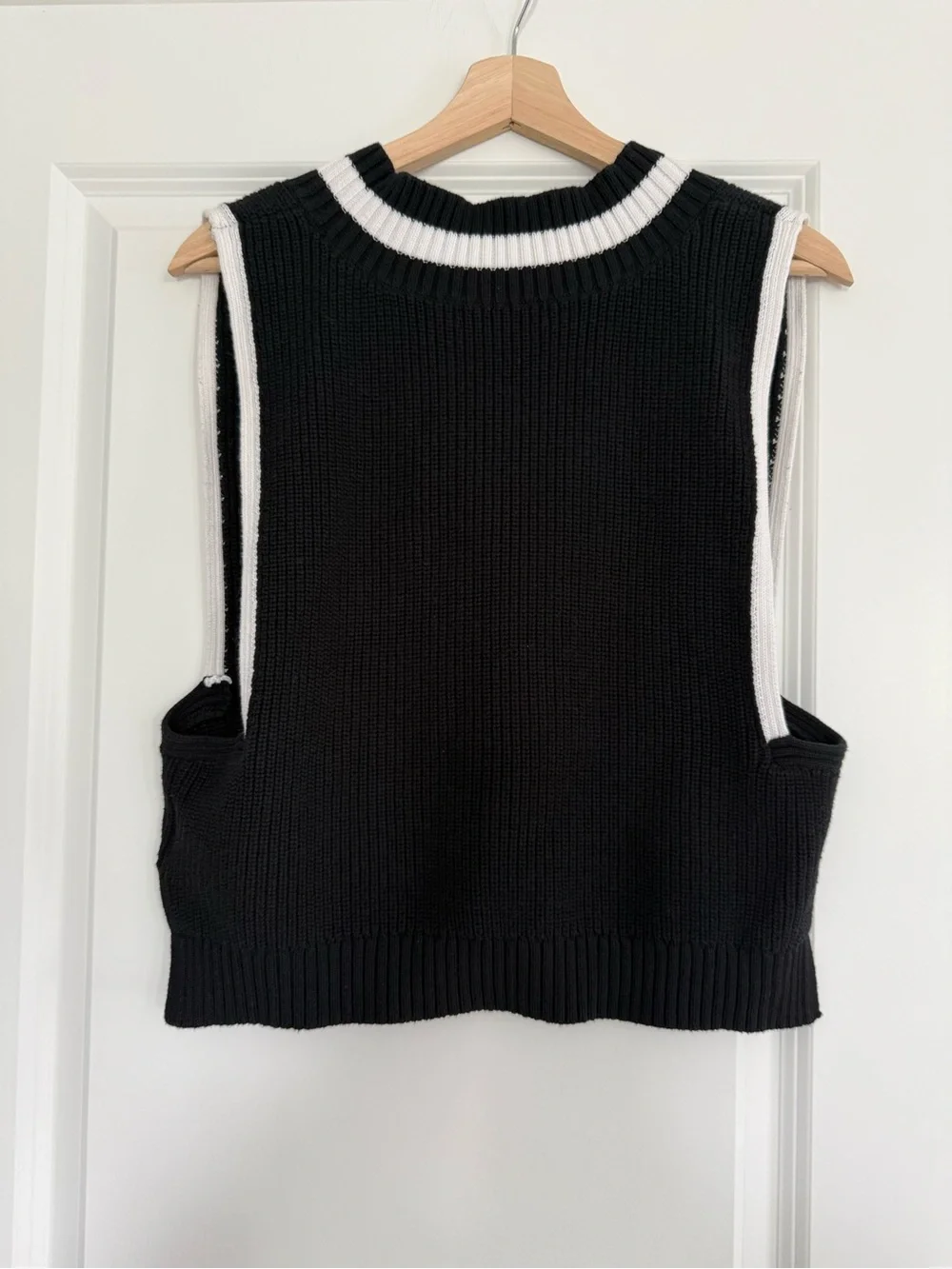 Banana Republic Black & White V-Neck Sweater Vest - Ribbed Knit - Picture 2 of 8